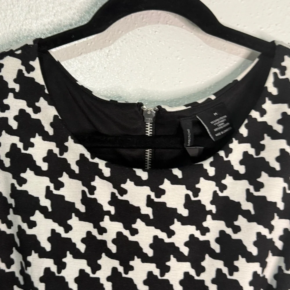 New Directions Black & White Houndstooth Sleeveless Dress, belted waist. Sz M. - Picture 2 of 8